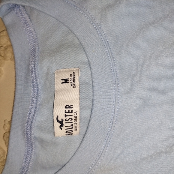 Hollister Light Blue Tee - Picture 3 of 3